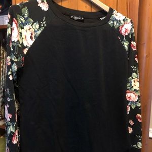 Floral raglan sleeve top